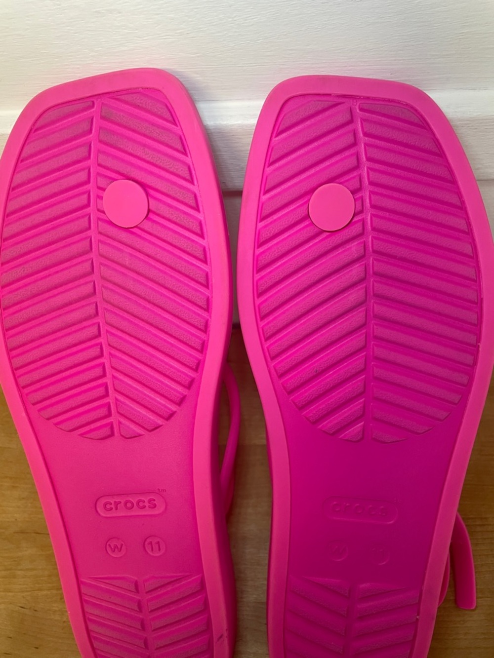 Crocs Women's Miami Thong Flip hot pink sandals size 11 - Picture 14 of 16